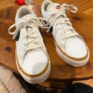 Women’s Nike shoes